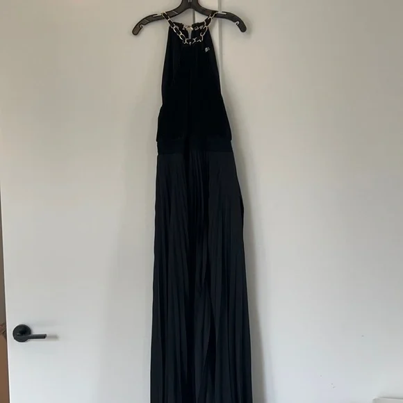 Black Alice + Olivia Halter Dress - threedaughtersproperties.com Black Alice + Olivia Halter Dress - threedaughtersproperties.com